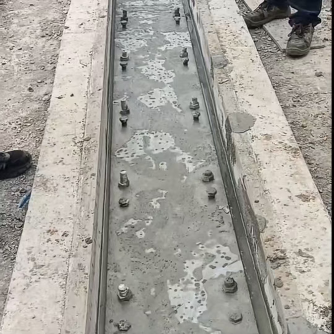 西岗港口码头起重机龙门吊重型机械设备稳固用早强快凝轨道胶泥